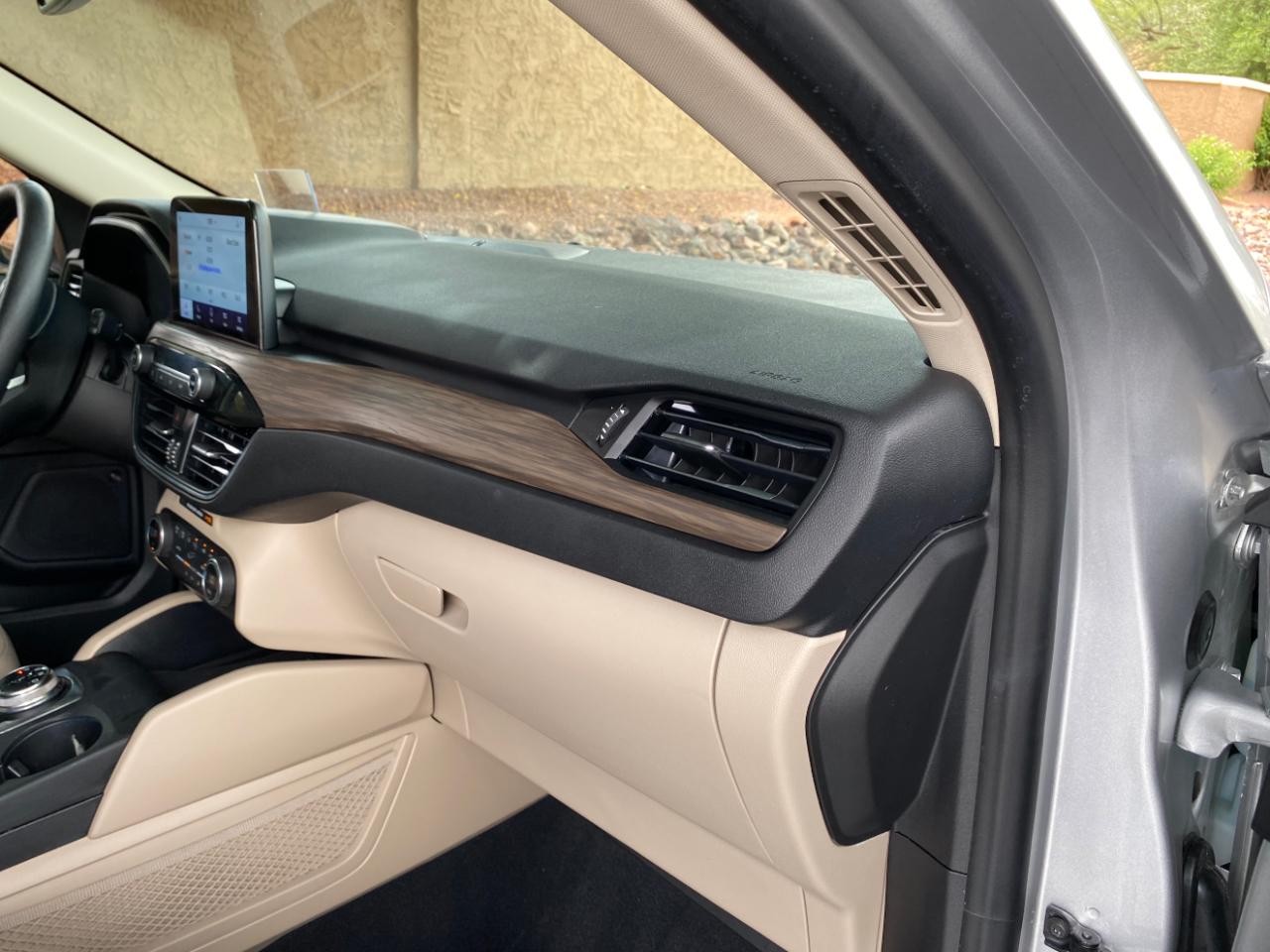 Ford Escape Titanium Hybrid FWD 2020