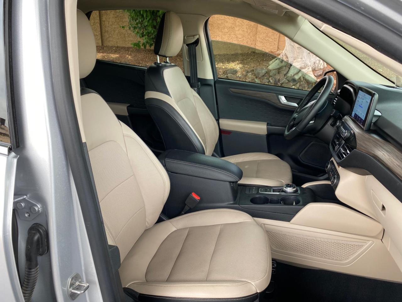 Ford Escape Titanium Hybrid FWD 2020