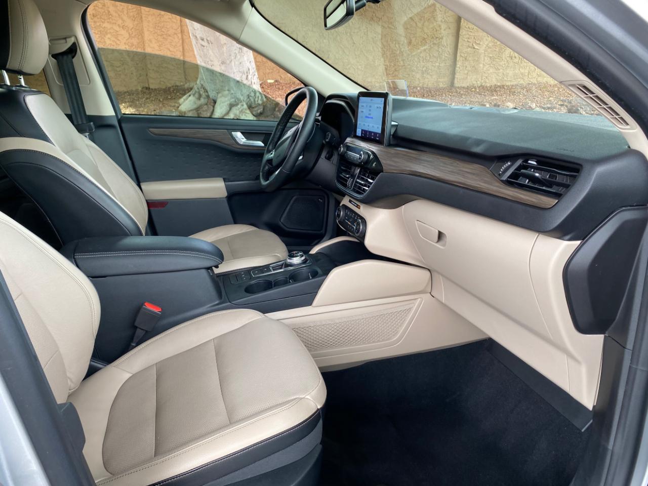 Ford Escape Titanium Hybrid FWD 2020