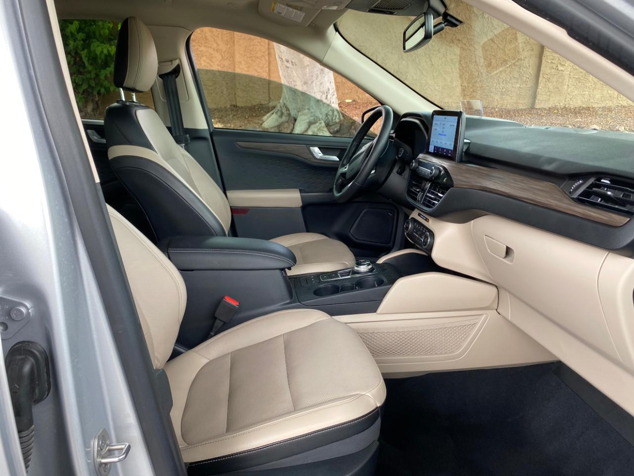 Ford Escape Titanium Hybrid FWD 2020