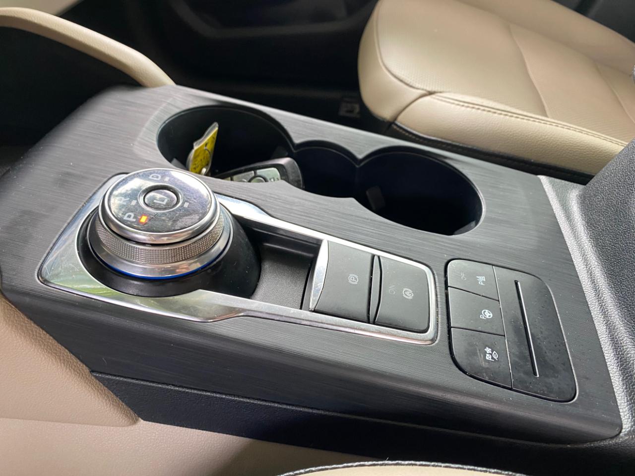 Ford Escape Titanium Hybrid FWD 2020