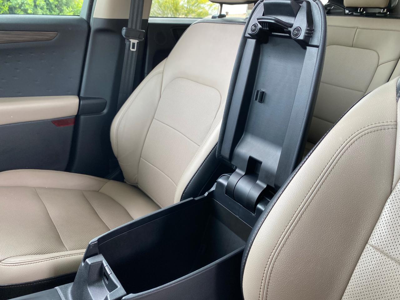 Ford Escape Titanium Hybrid FWD 2020