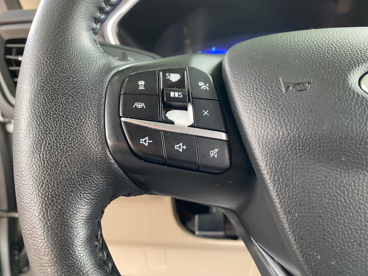 Ford Escape Titanium Hybrid FWD 2020