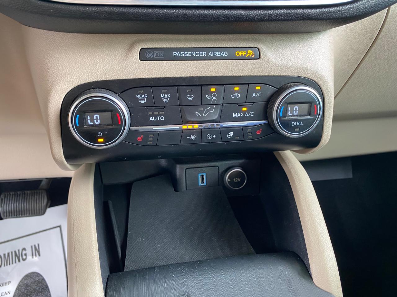 Ford Escape Titanium Hybrid FWD 2020