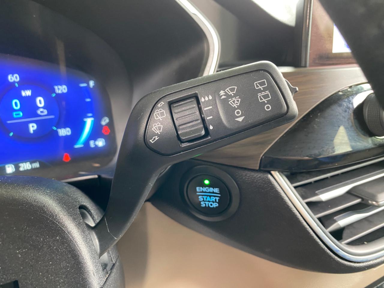 Ford Escape Titanium Hybrid FWD 2020