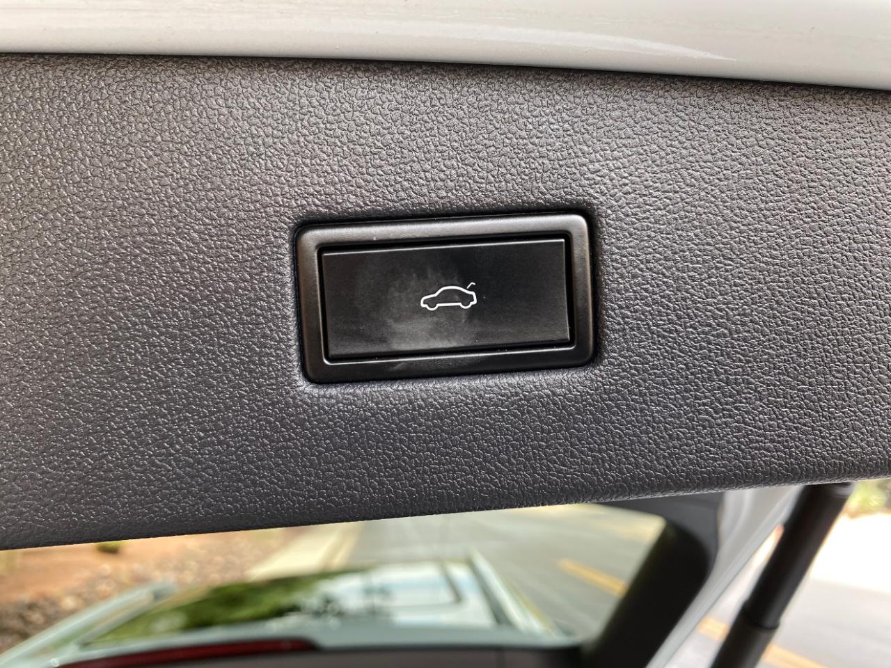 Volkswagen Tiguan 2.0T SEL R-Line FWD 2018