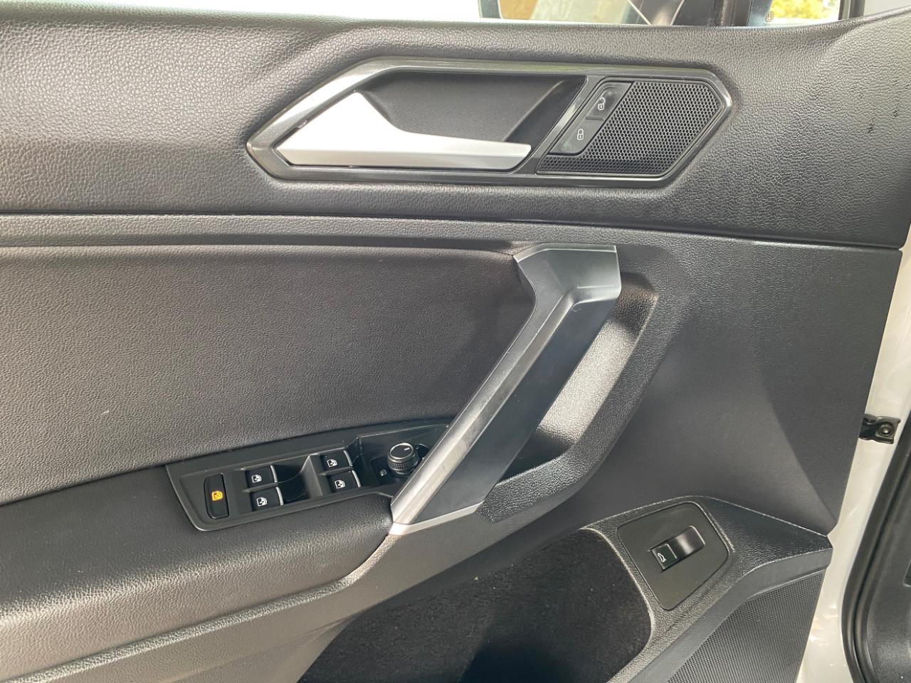 Volkswagen Tiguan 2.0T SEL R-Line FWD 2018