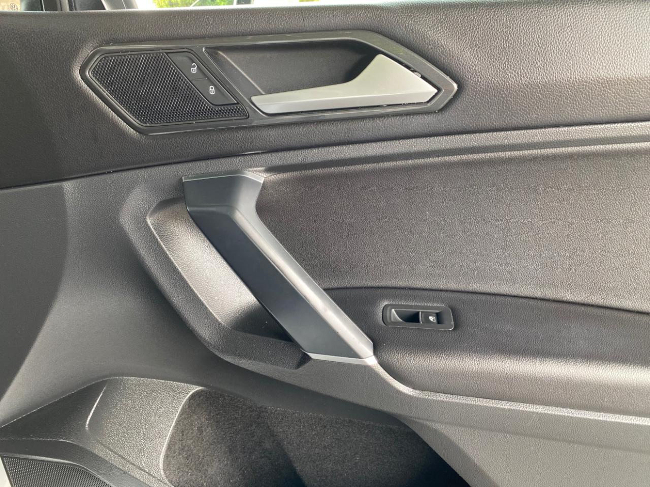 Volkswagen Tiguan 2.0T SEL R-Line FWD 2018