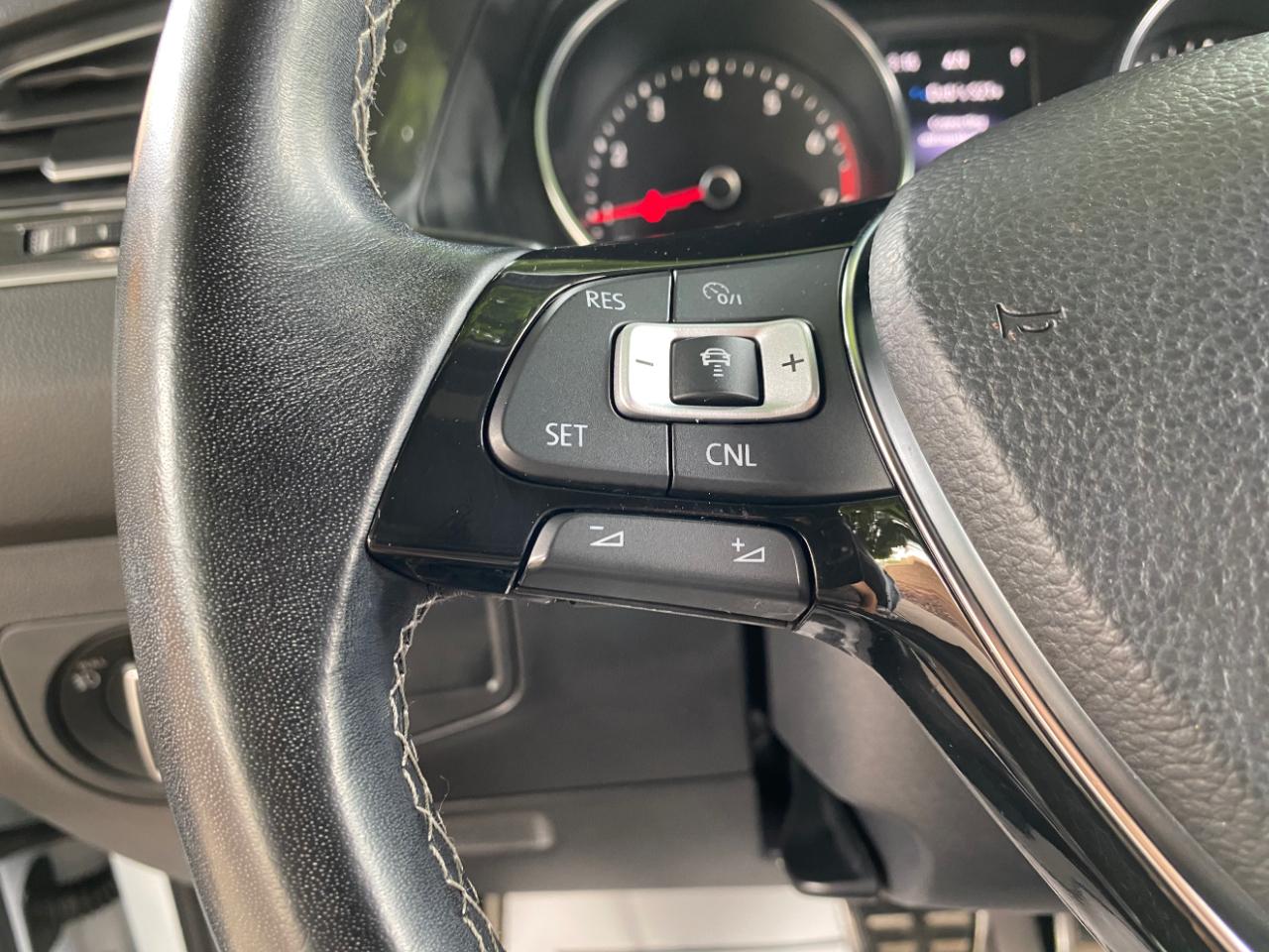 Volkswagen Tiguan 2.0T SEL R-Line FWD 2018