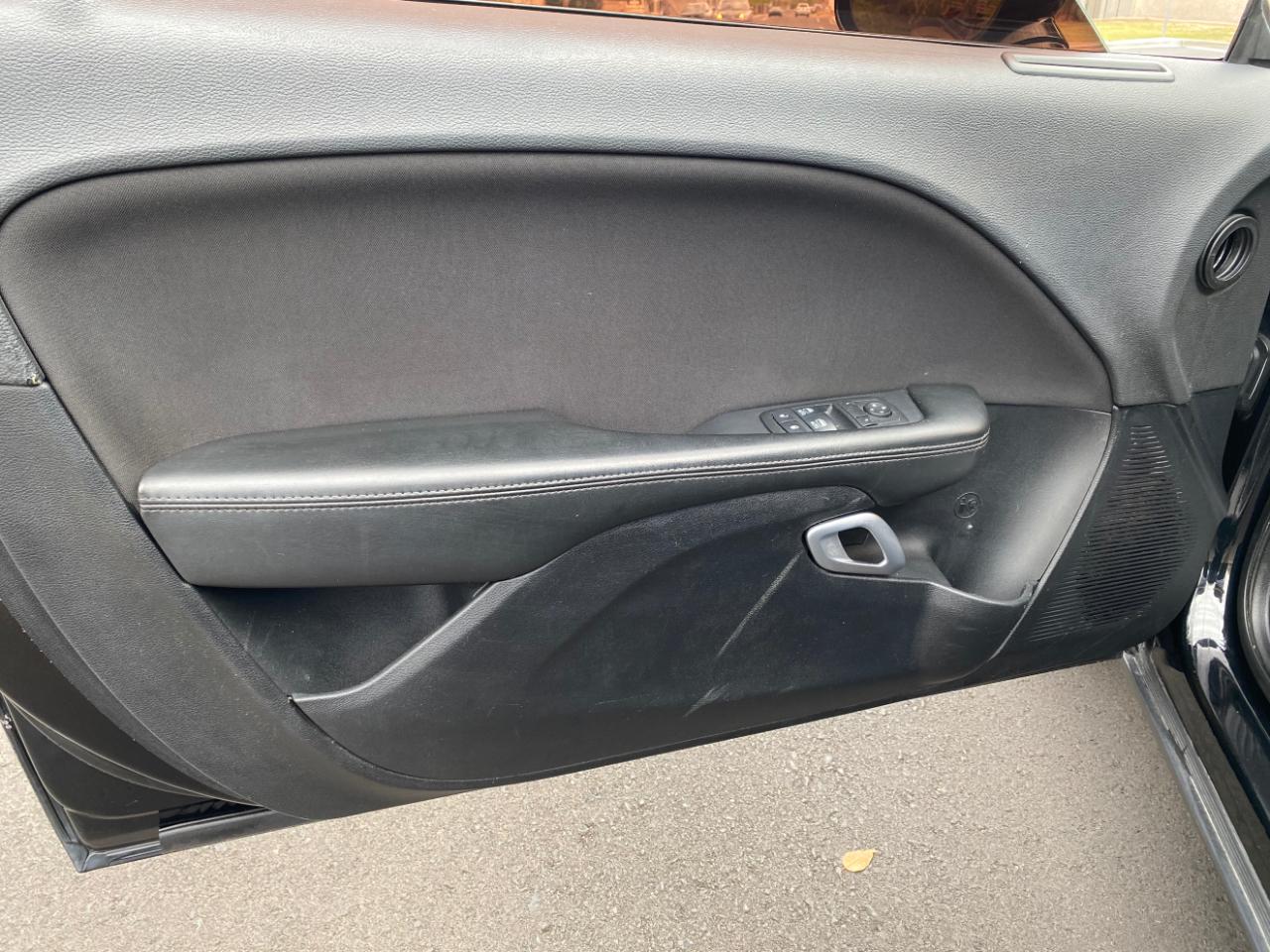 Dodge Challenger 2dr Cpe SXT 2016