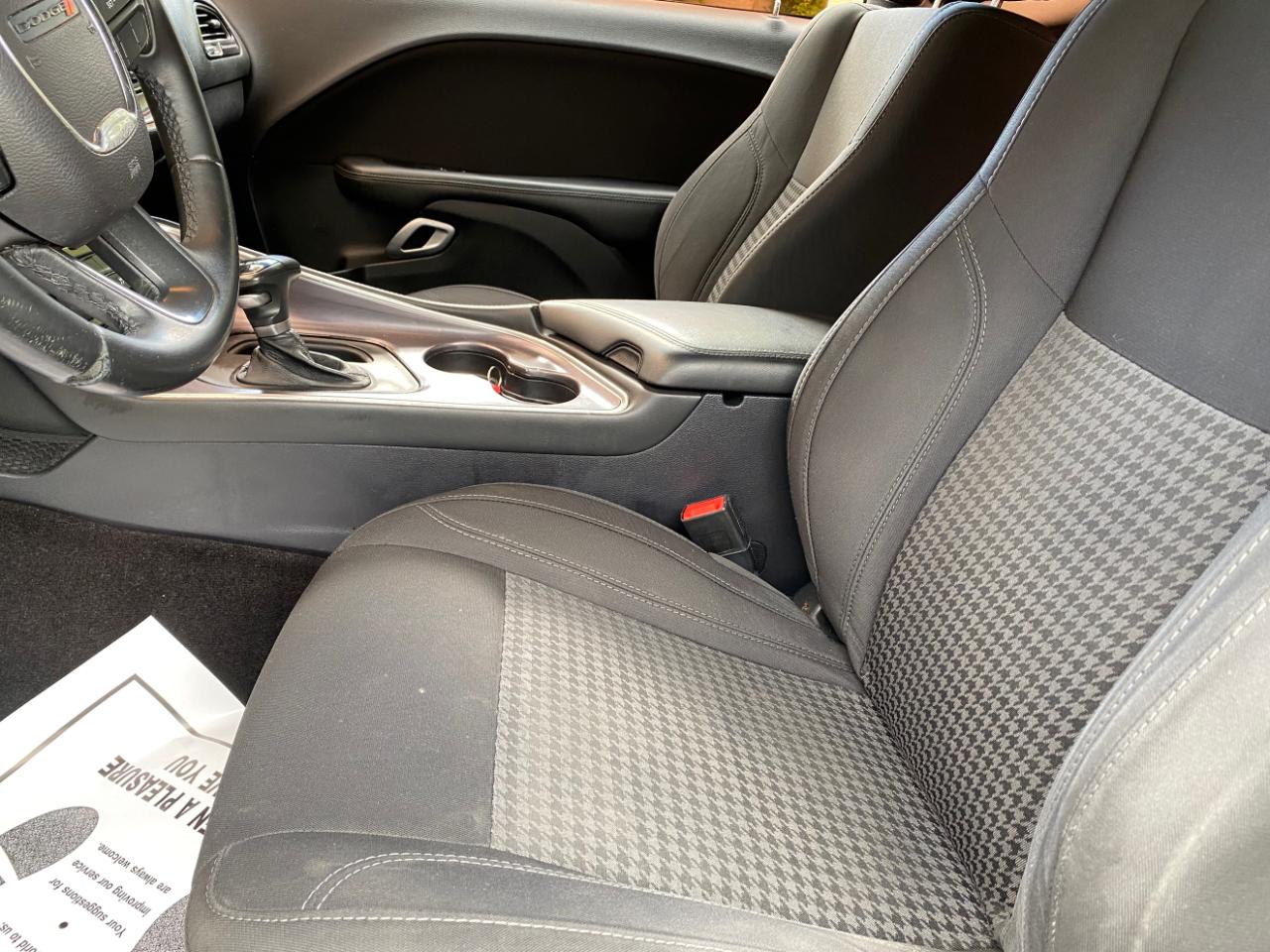 Dodge Challenger 2dr Cpe SXT 2016