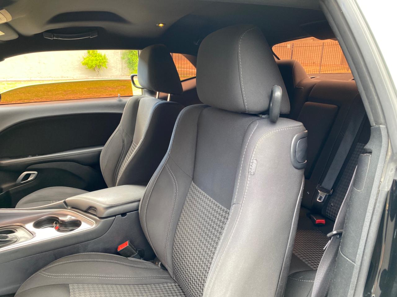 Dodge Challenger 2dr Cpe SXT 2016