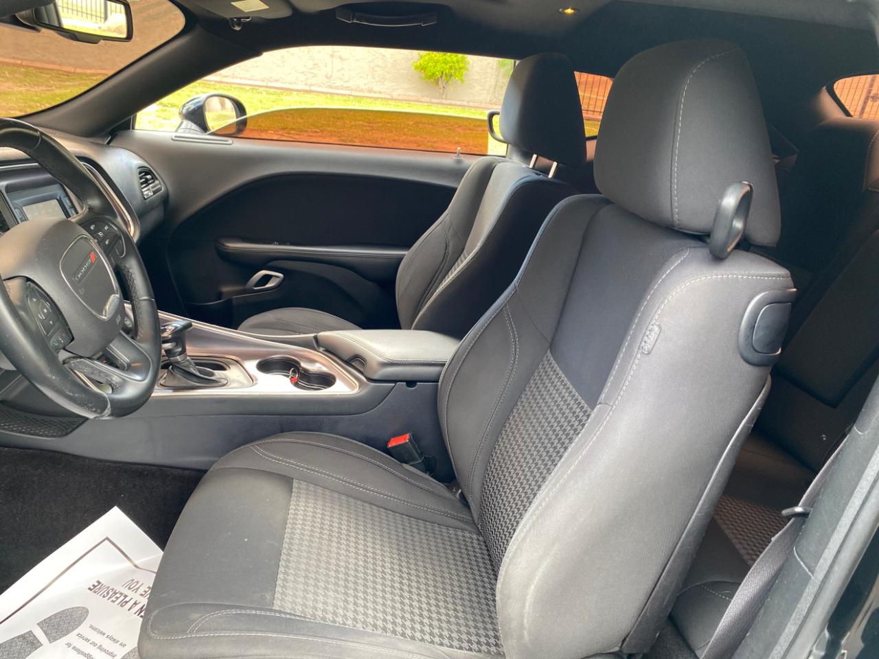 Dodge Challenger 2dr Cpe SXT 2016