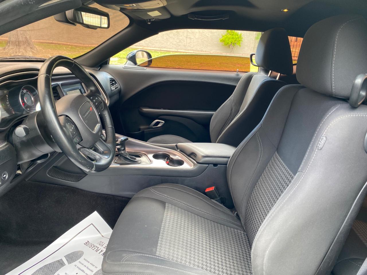 Dodge Challenger 2dr Cpe SXT 2016