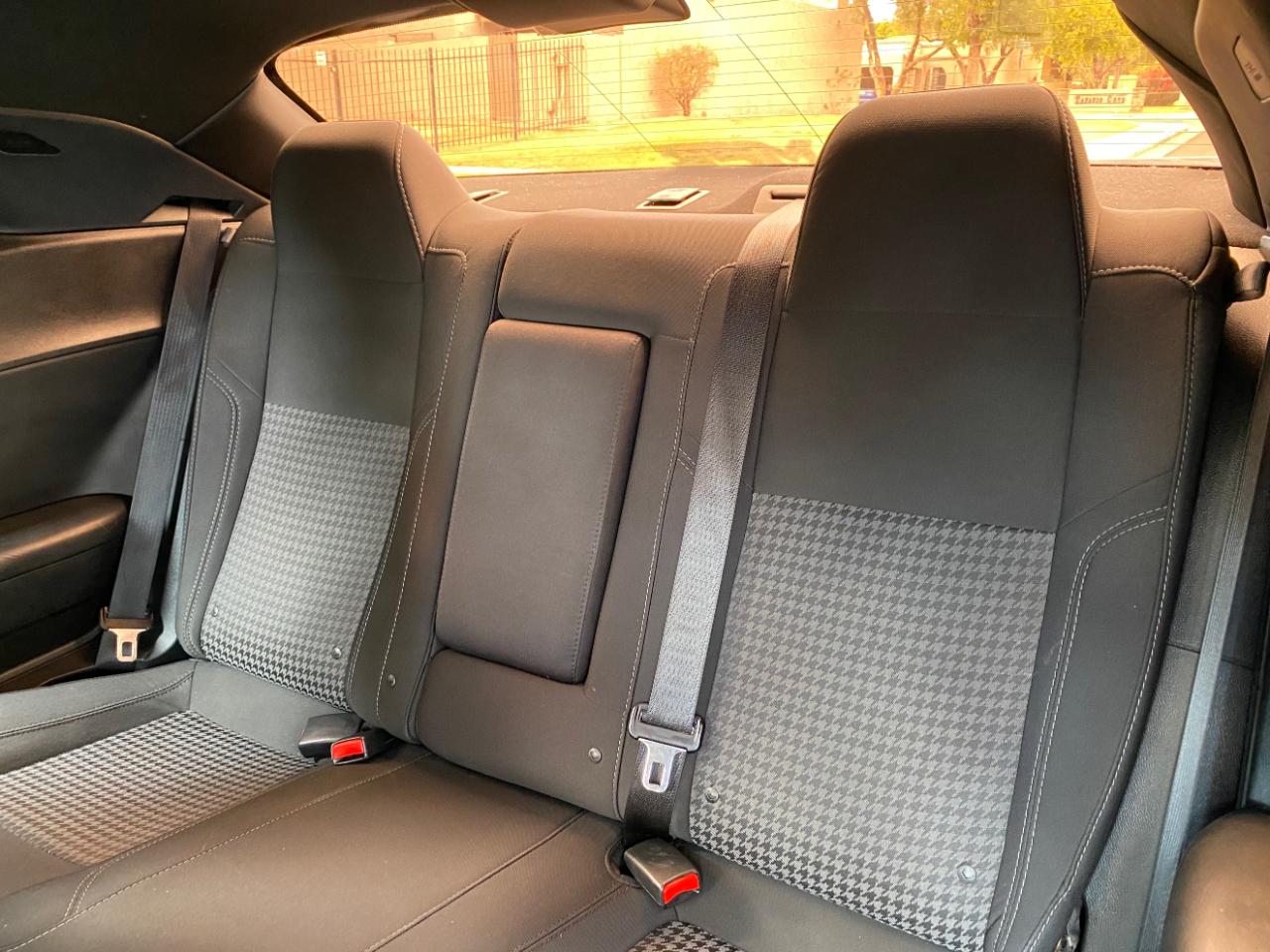 Dodge Challenger 2dr Cpe SXT 2016