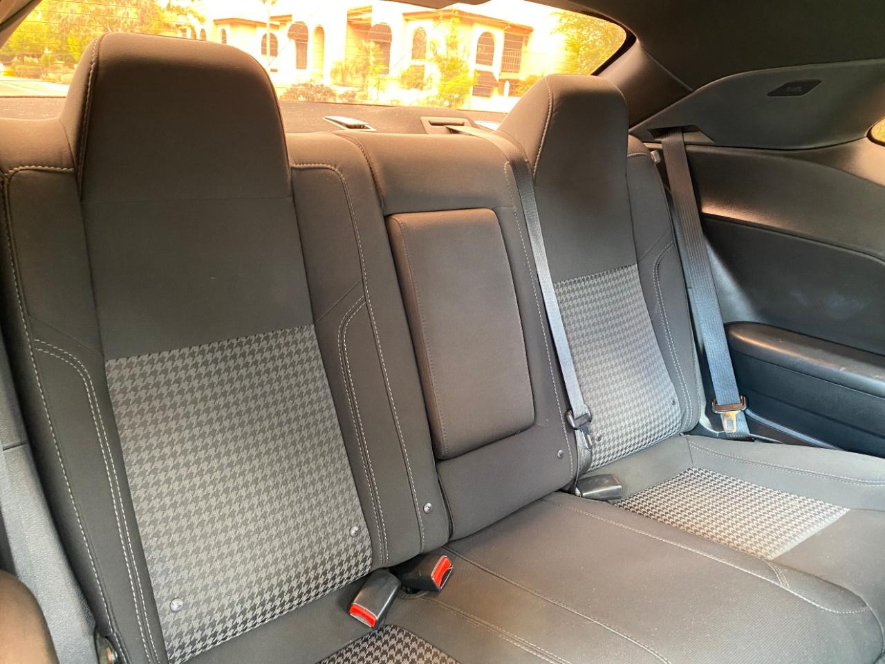 Dodge Challenger 2dr Cpe SXT 2016