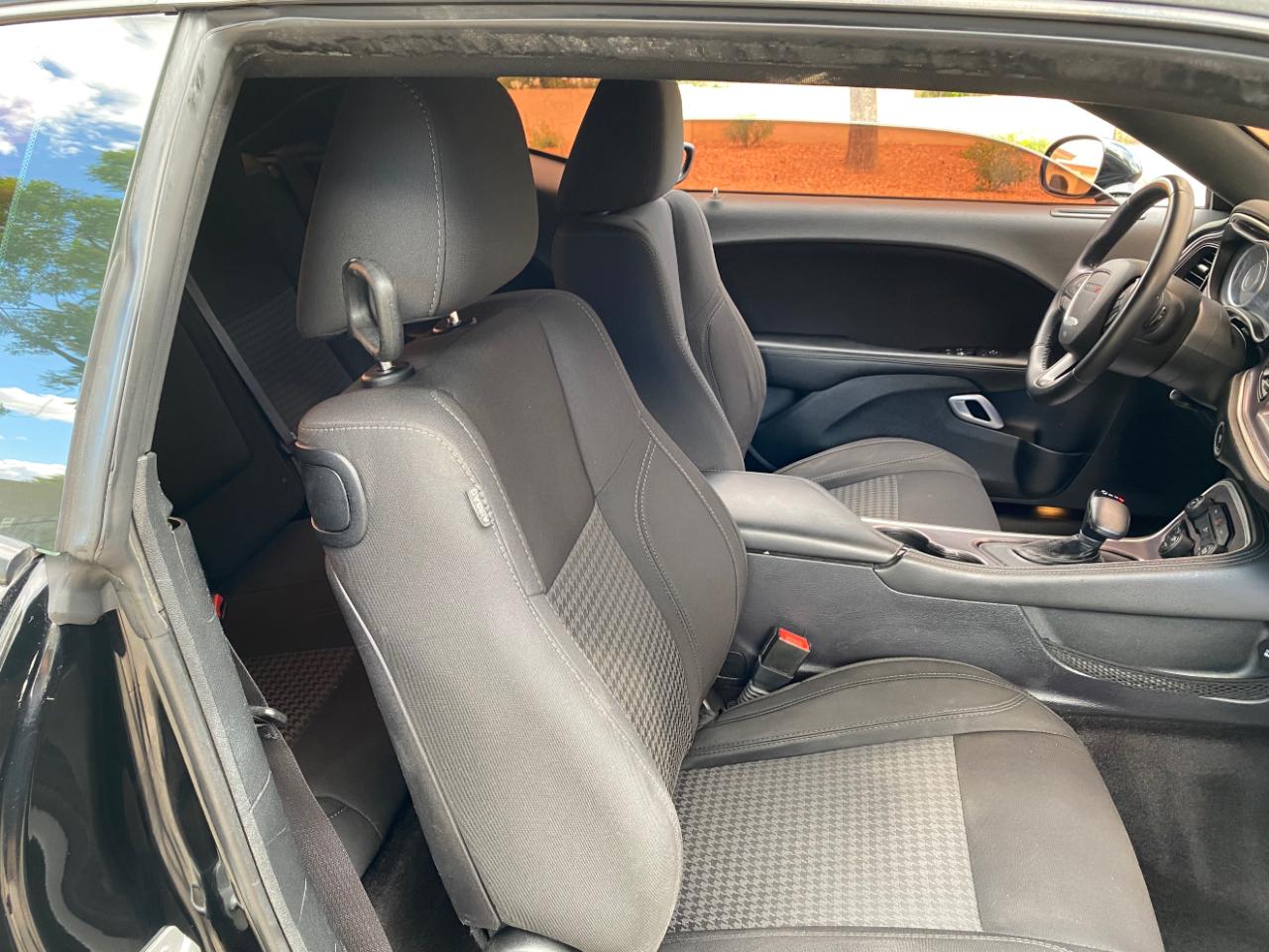 Dodge Challenger 2dr Cpe SXT 2016