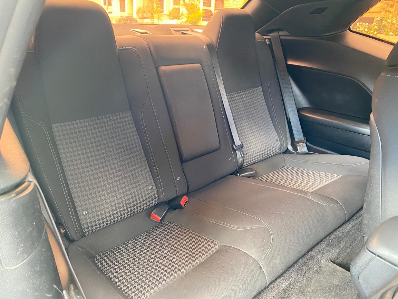 Dodge Challenger 2dr Cpe SXT 2016