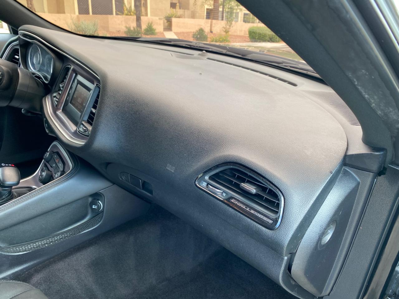 Dodge Challenger 2dr Cpe SXT 2016