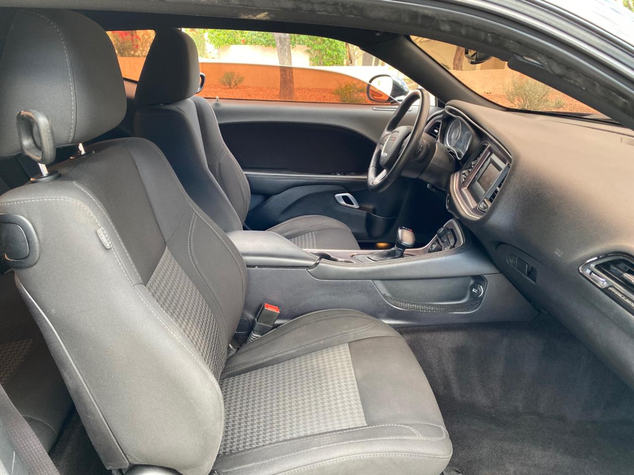 Dodge Challenger 2dr Cpe SXT 2016