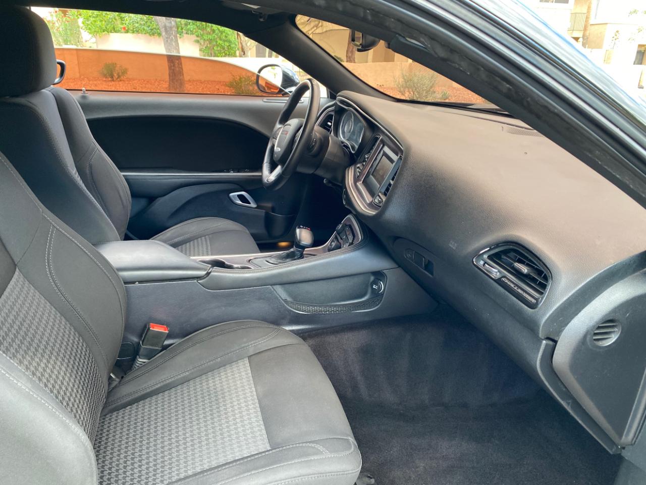 Dodge Challenger 2dr Cpe SXT 2016