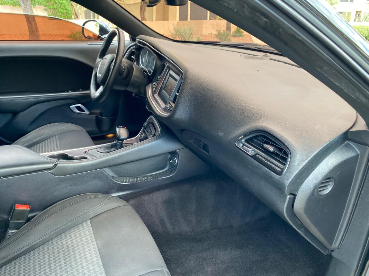 Dodge Challenger 2dr Cpe SXT 2016