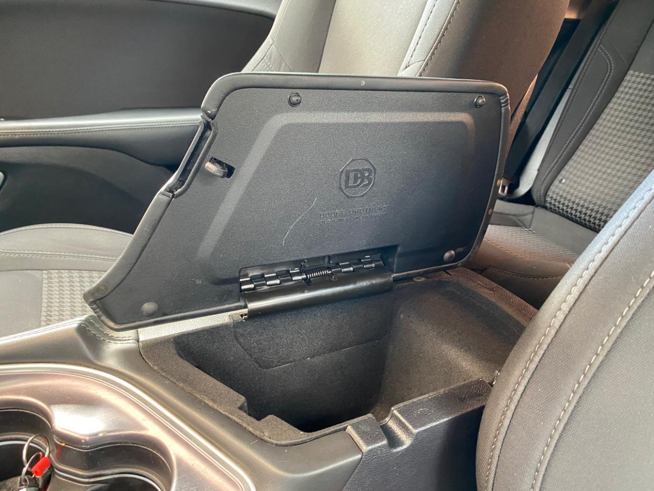 Dodge Challenger 2dr Cpe SXT 2016