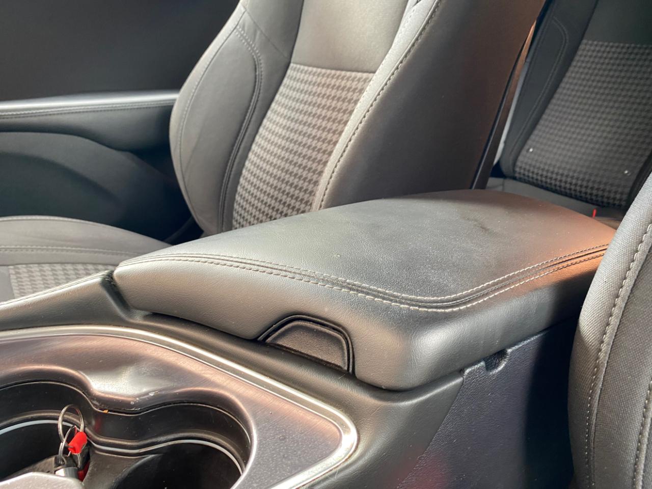 Dodge Challenger 2dr Cpe SXT 2016