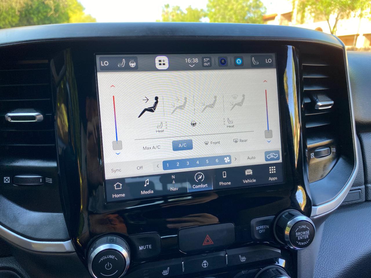 RAM 1500 Big Horn 4x2 Quad Cab 6'4" Box 2022