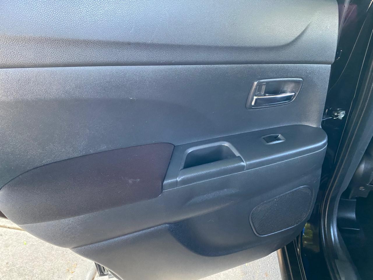 Mitsubishi Outlander Sport  2023