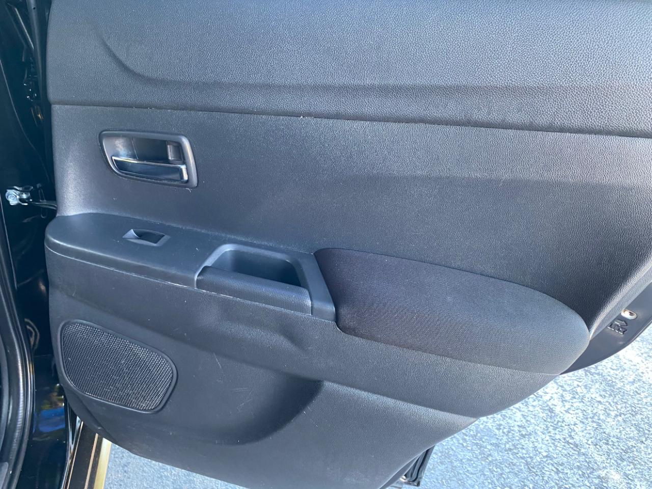 Mitsubishi Outlander Sport  2023