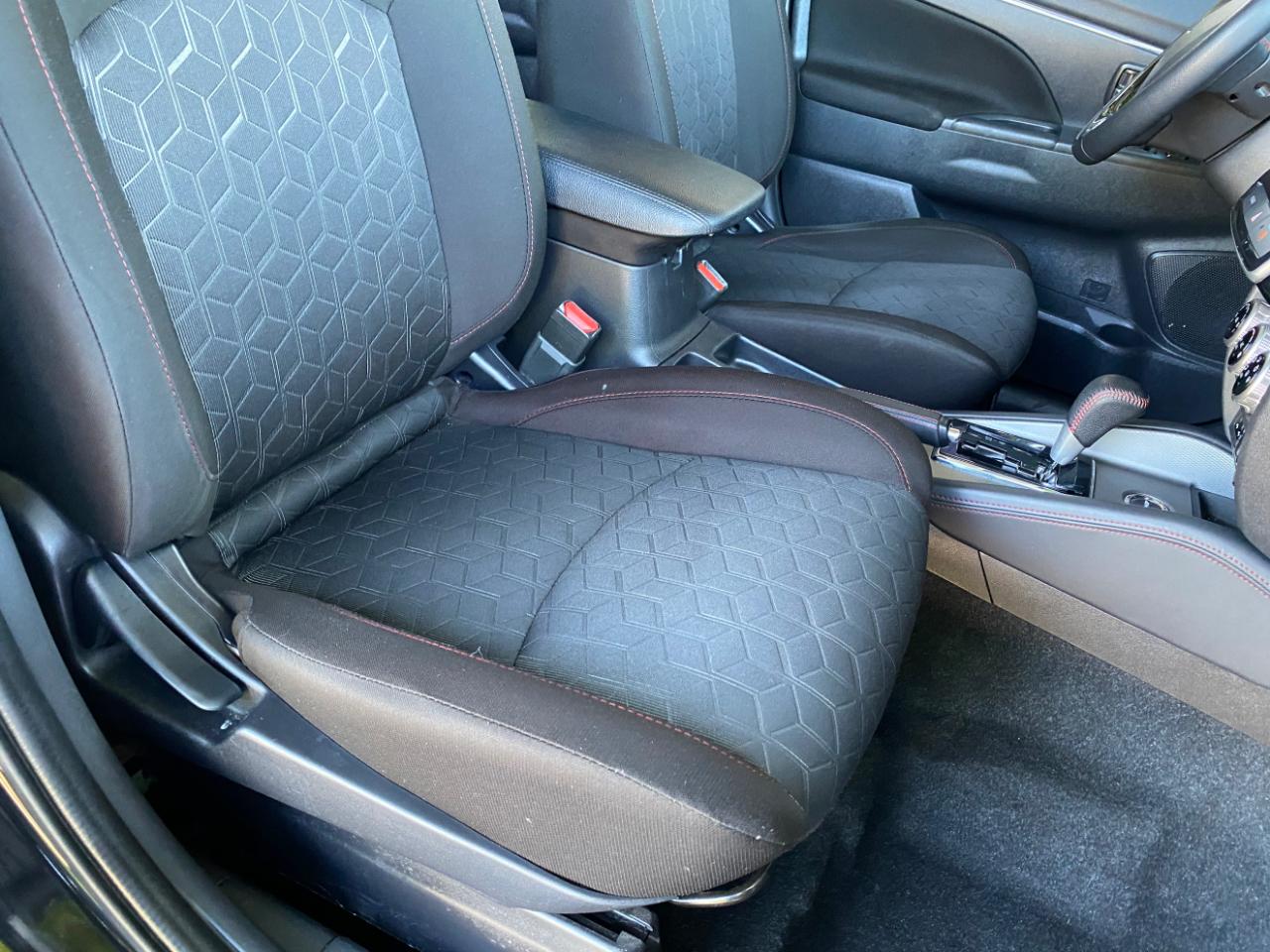 Mitsubishi Outlander Sport  2023