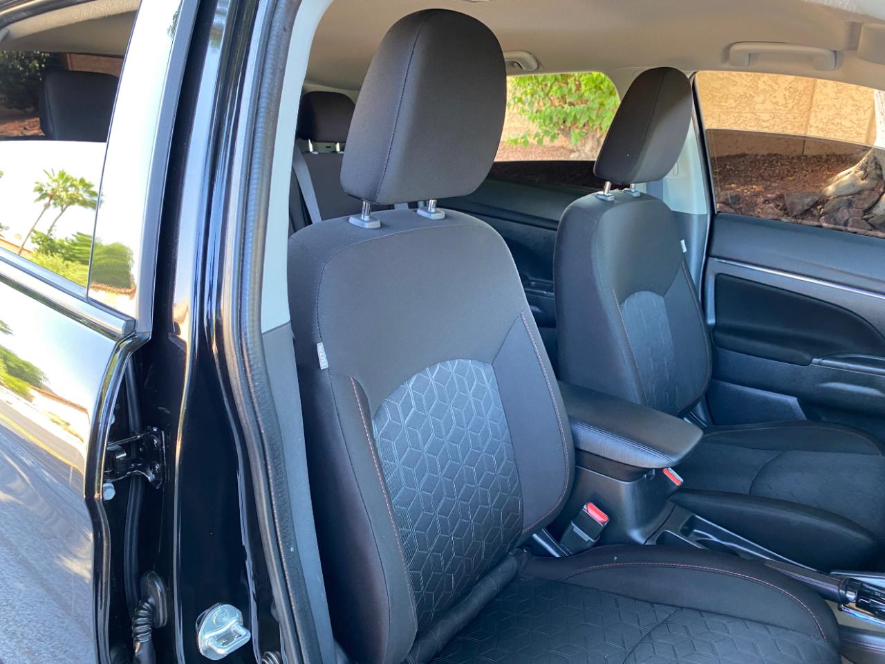 Mitsubishi Outlander Sport  2023