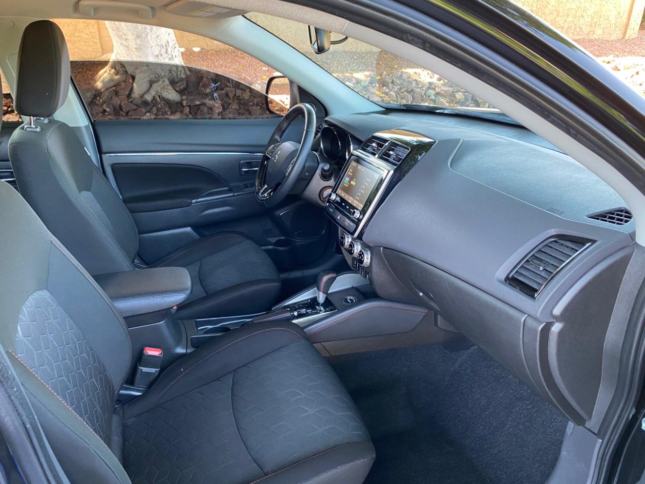 Mitsubishi Outlander Sport  2023