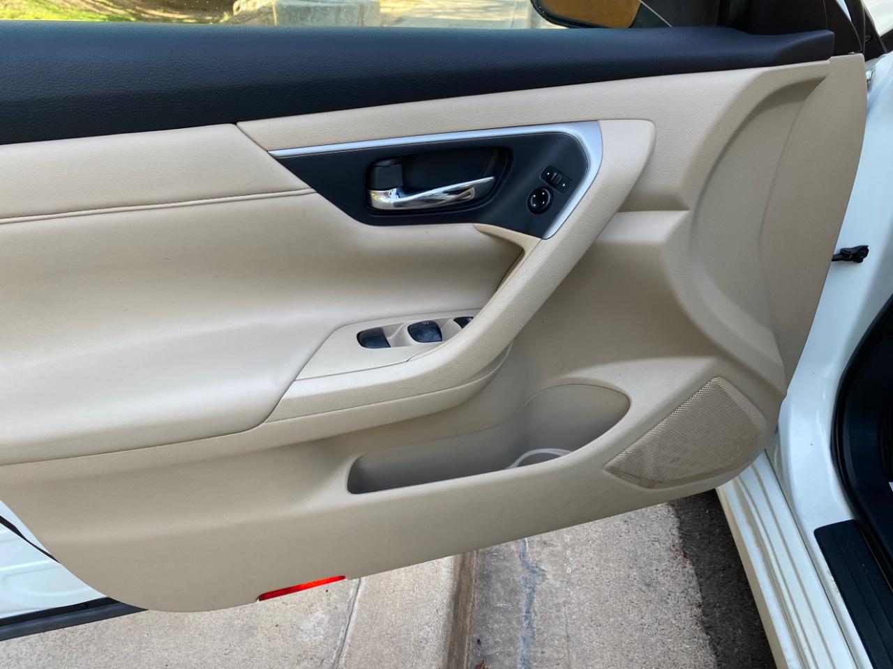 Nissan Altima 4dr Sdn I4 2.5 SV 2015