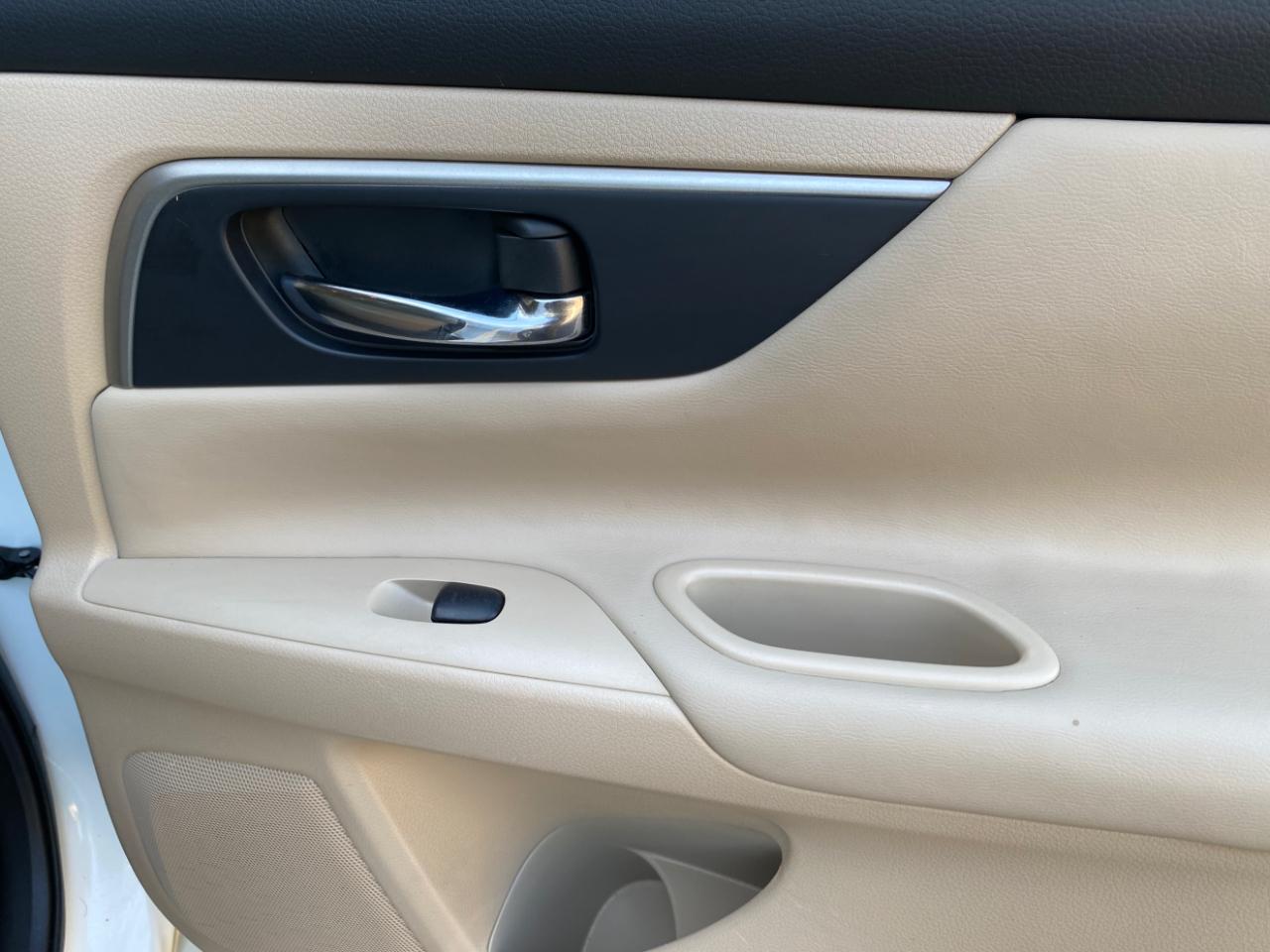 Nissan Altima 4dr Sdn I4 2.5 SV 2015