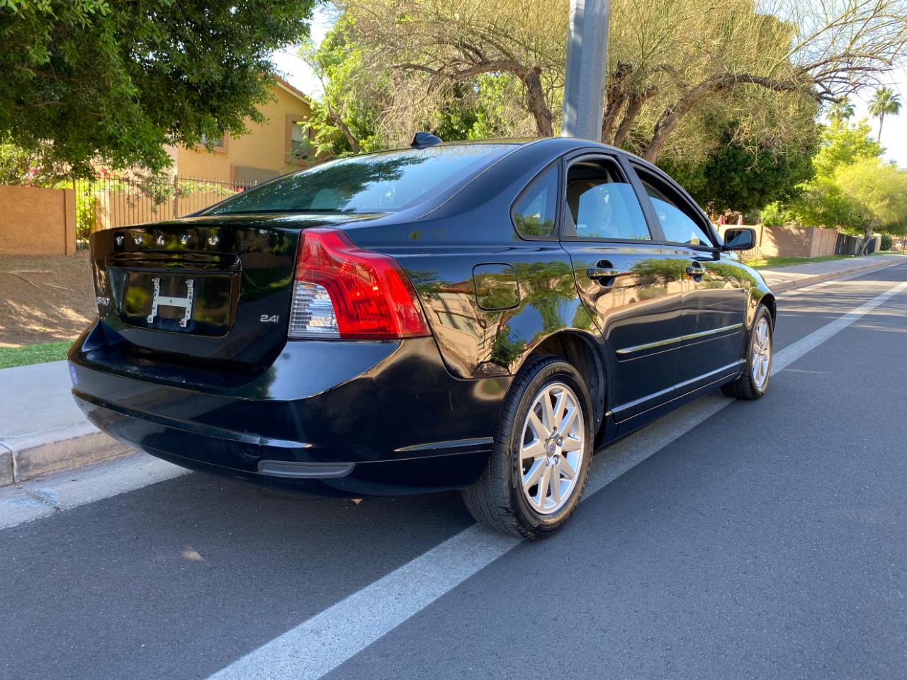 Volvo S40 4dr Sdn 2.4L FWD 2009