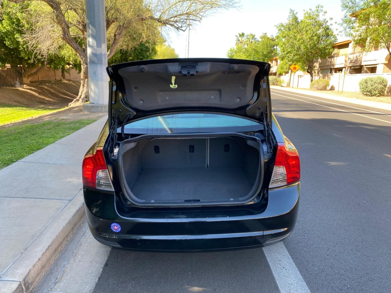 Volvo S40 4dr Sdn 2.4L FWD 2009