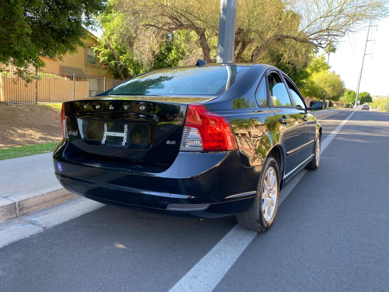 Volvo S40 4dr Sdn 2.4L FWD 2009