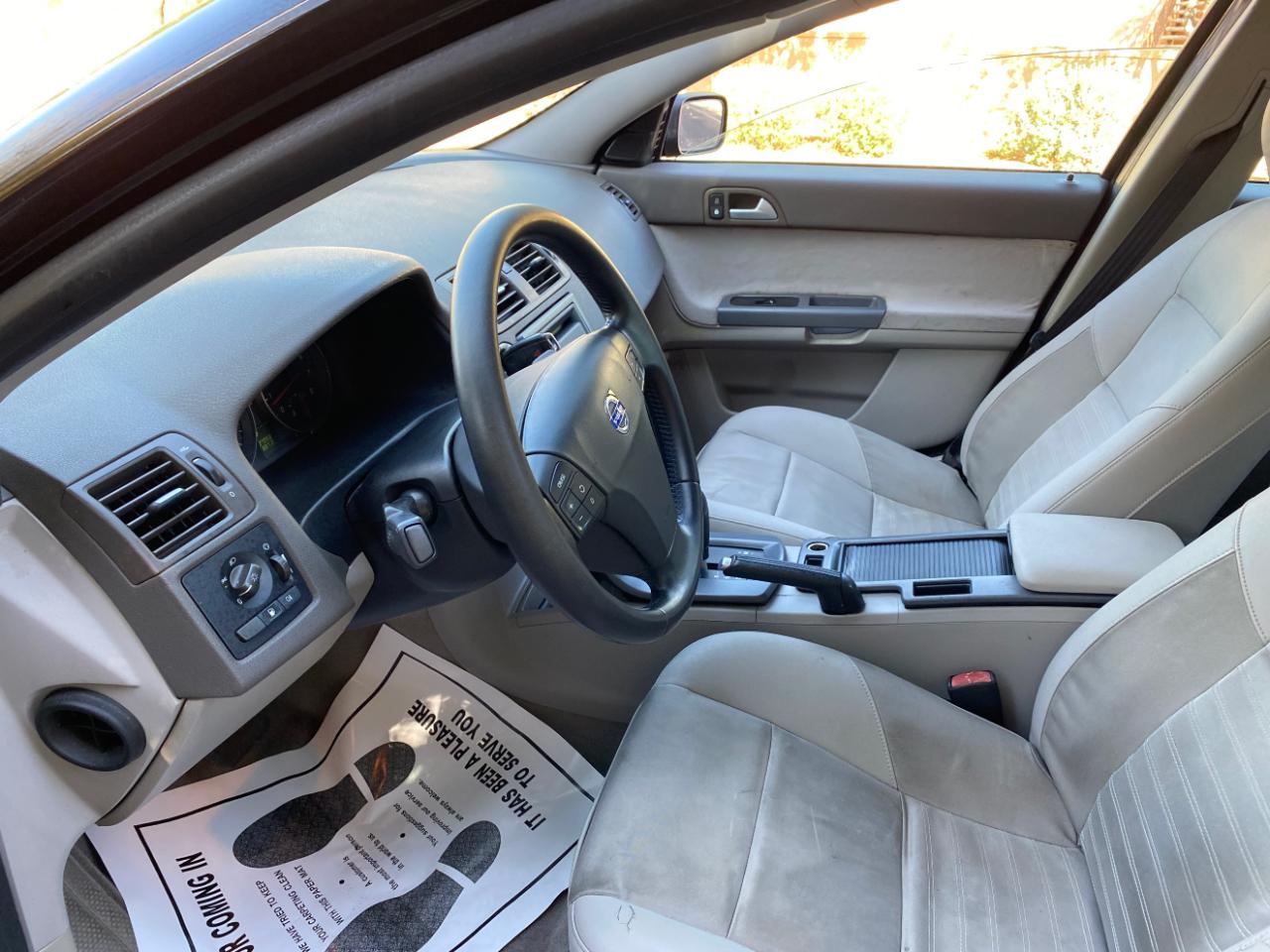 Volvo S40 4dr Sdn 2.4L FWD 2009