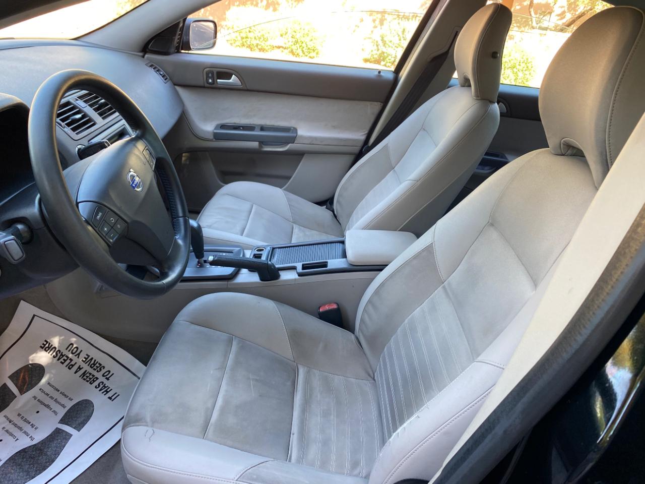 Volvo S40 4dr Sdn 2.4L FWD 2009