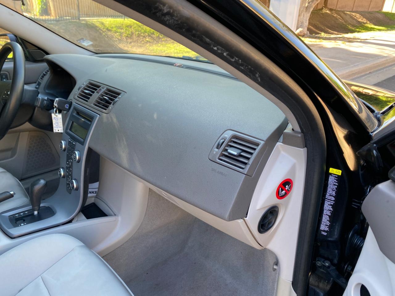 Volvo S40 4dr Sdn 2.4L FWD 2009