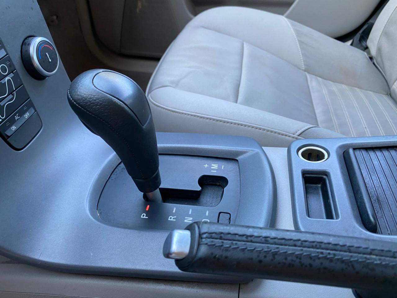 Volvo S40 4dr Sdn 2.4L FWD 2009