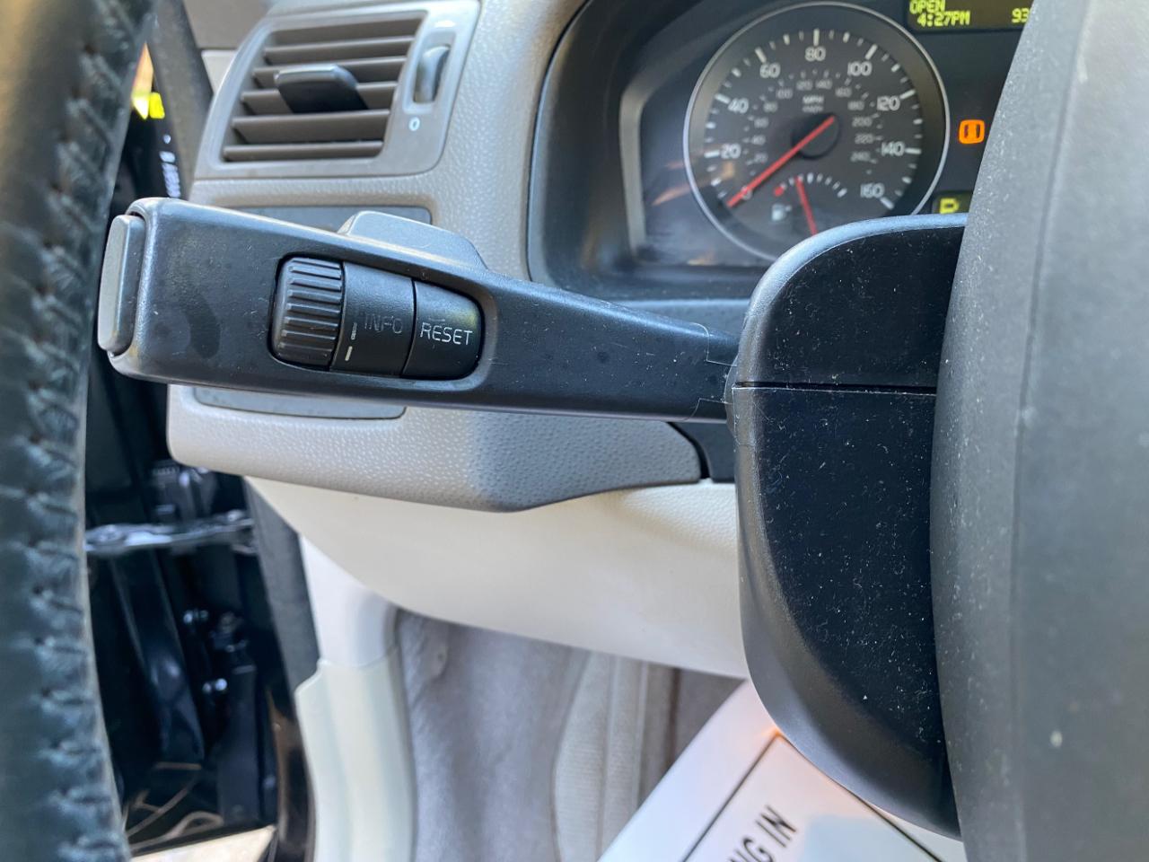 Volvo S40 4dr Sdn 2.4L FWD 2009