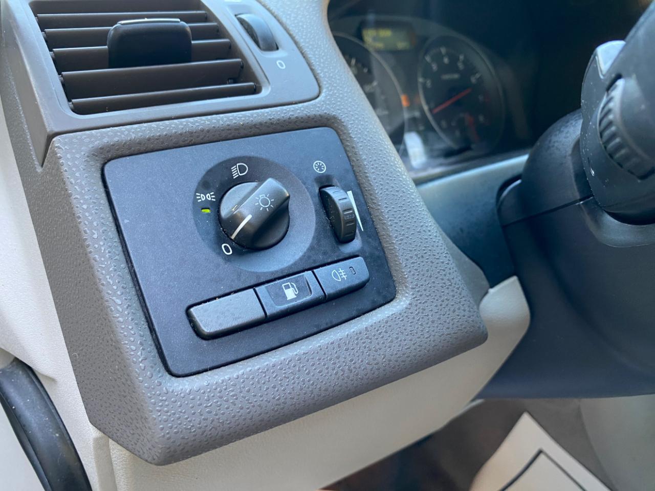 Volvo S40 4dr Sdn 2.4L FWD 2009