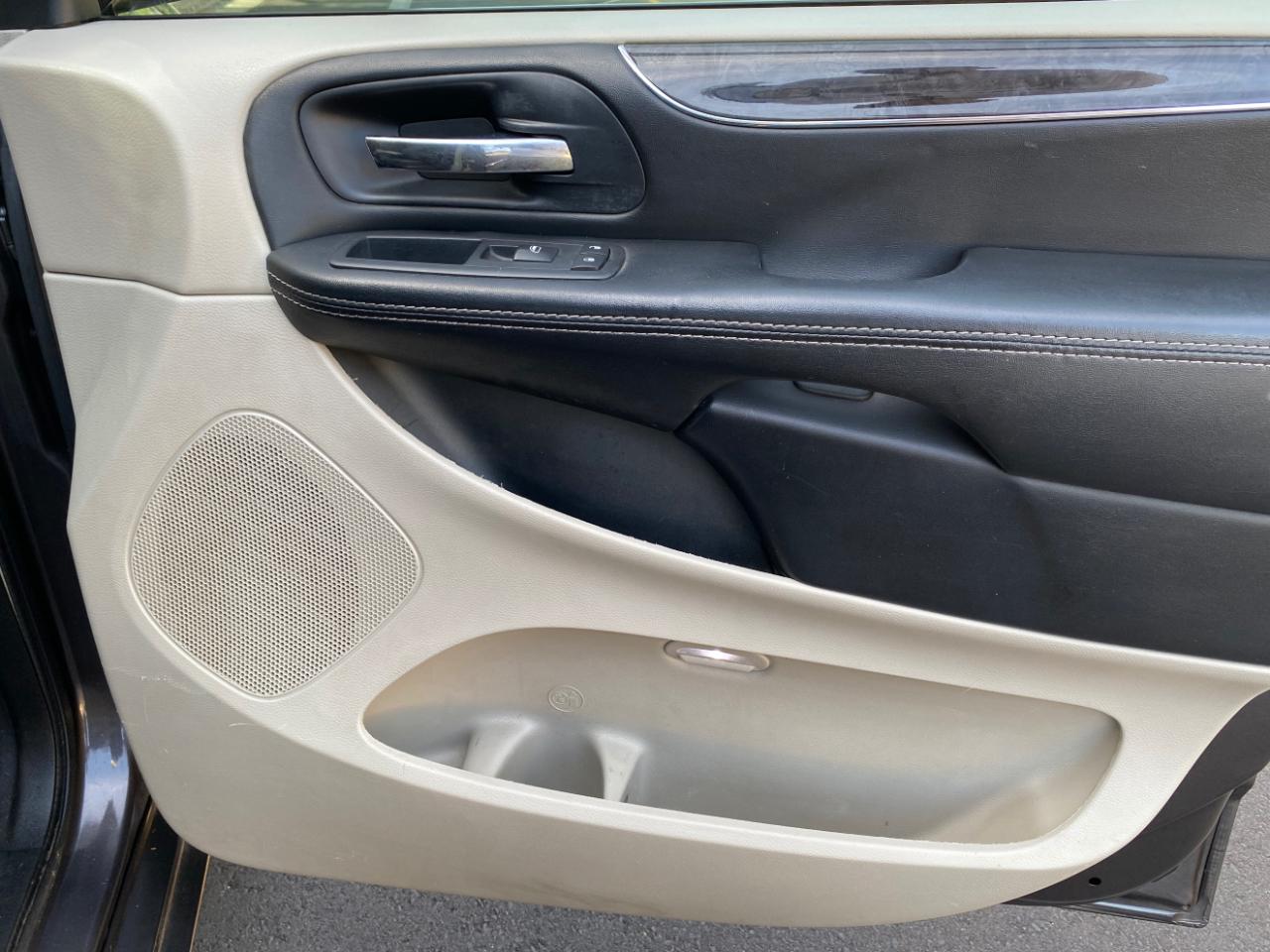 Chrysler Town & Country 4dr Wgn Touring 2016