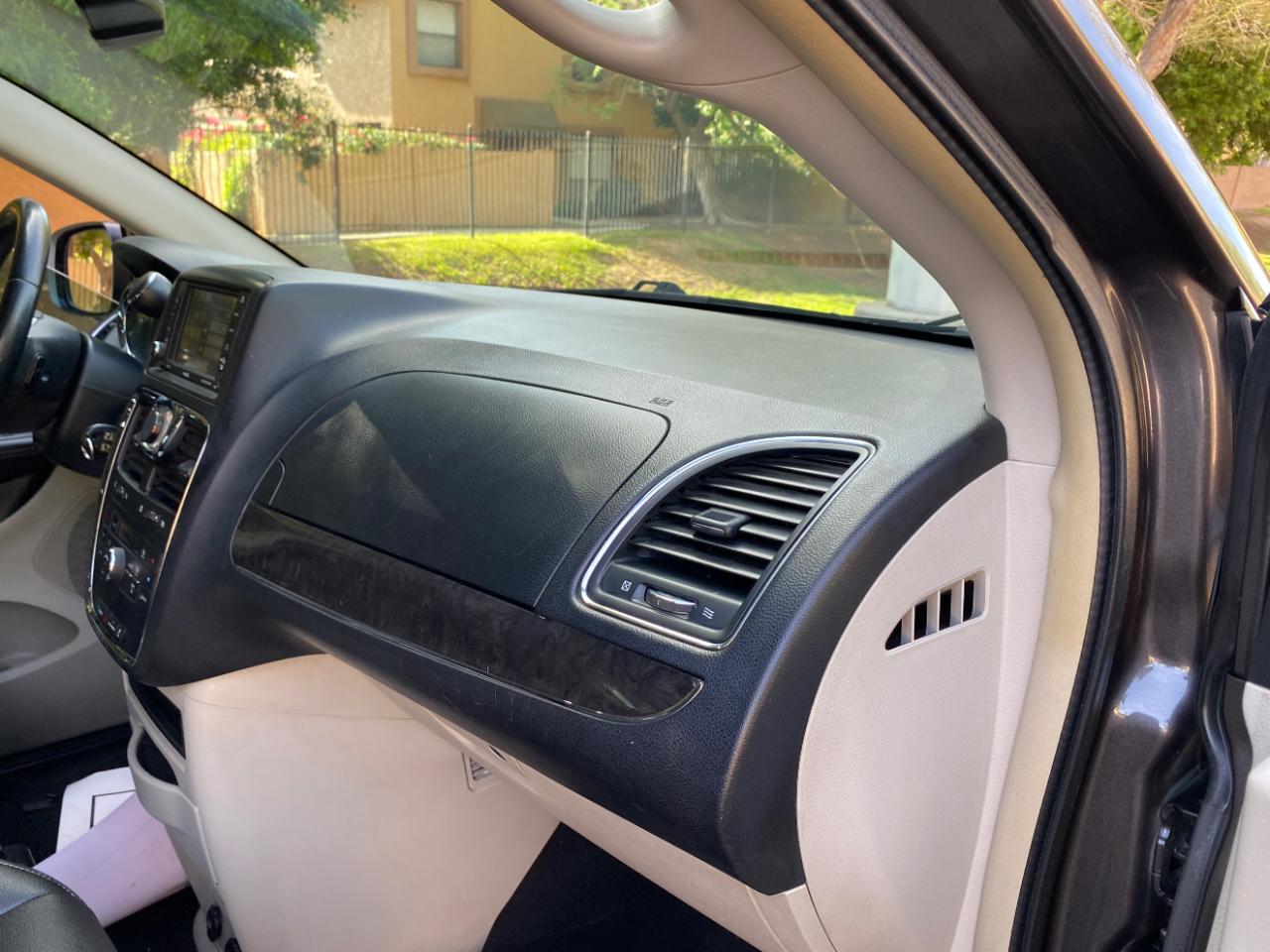 Chrysler Town & Country 4dr Wgn Touring 2016