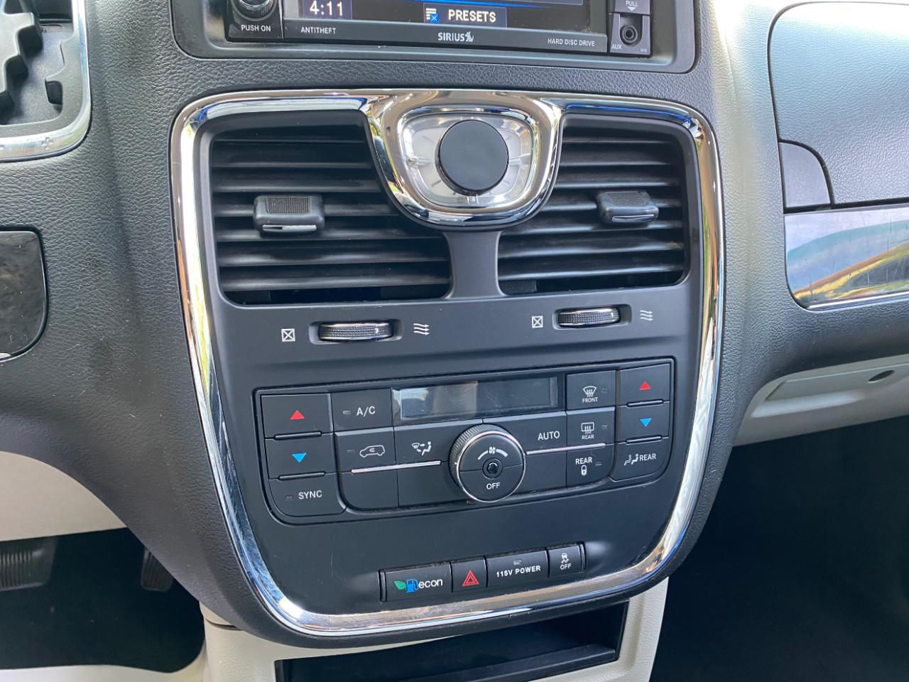 Chrysler Town & Country 4dr Wgn Touring 2016