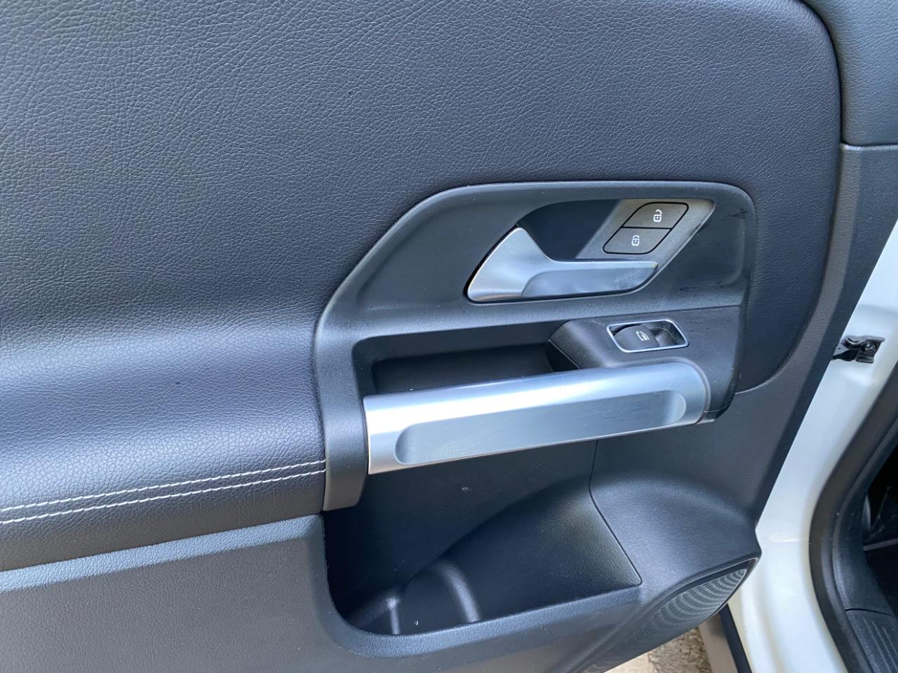 Mercedes-Benz GLB GLB 250 4MATIC SUV 2025