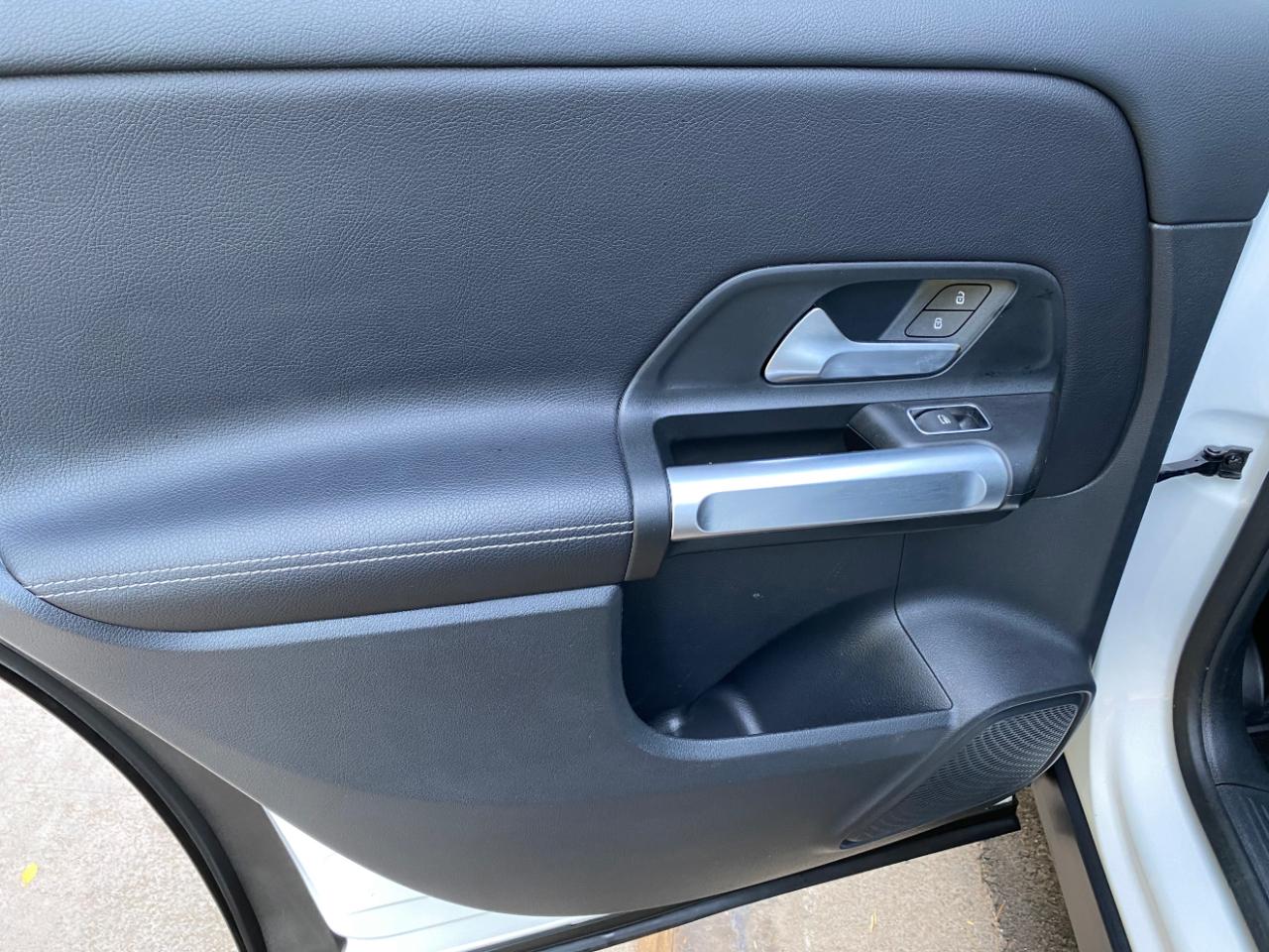 Mercedes-Benz GLB GLB 250 4MATIC SUV 2025